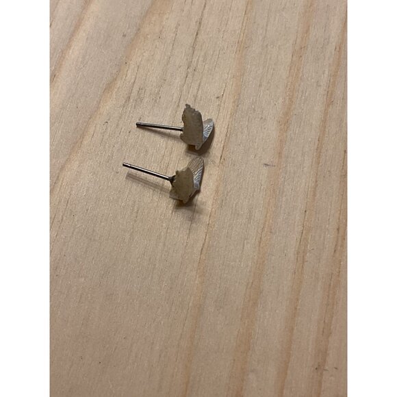 Delicate Silver Post Back Pierce Mother of Pearl Bird Wing Stud Earrings - Picture 3 of 4